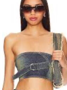 CANNARI CONCEPT / Revolve Denim Belted Strapless Crop Top in Blue
SIZE 8